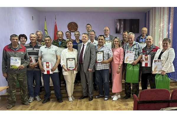 Лучшие работники Рогачевского ПМС получили заслуженные награды